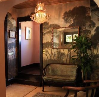 Logan Cama Y Desayuno | Marianna Stoltz House