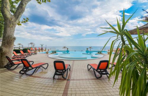Saints Constantine and Helena Hotel | Marina Hotel, Sunny Day