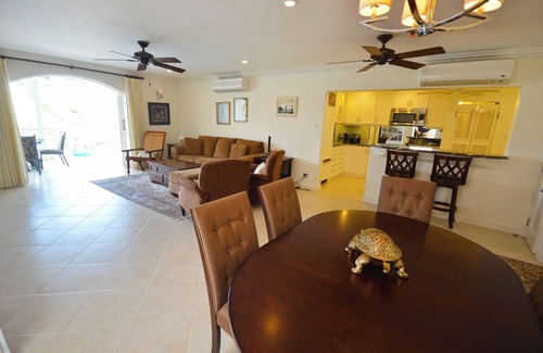 Douglas Condominio | Marina Blue with pool and club house access