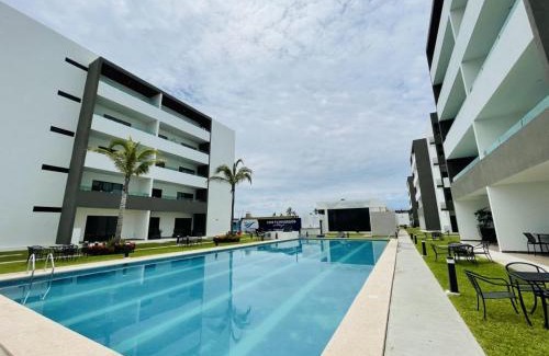 Villa Marina Apartamento | Marina Cerritos: Rooftop Pools Near Beach