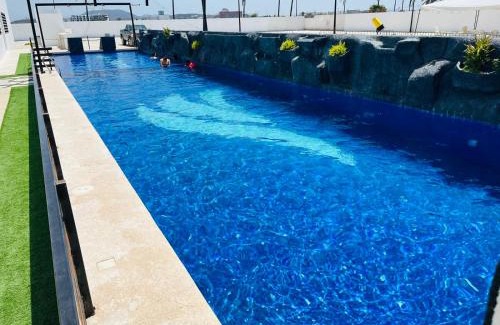 Villa Marina Apartamento | Marina Cerritos: Rooftop Pools Near Beach