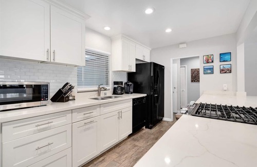 Portlock Casa | RECIENTEMENTE REMODELADO con A / C EN TODO!