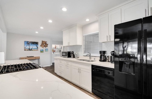 Portlock Casa | RECIENTEMENTE REMODELADO con A / C EN TODO!