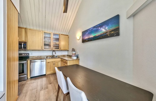 Tahoe Keys Condominio | Marina Gateway: Tahoe Keys #47 Dock, Pools, Pets