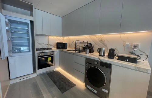 Jebel Ali Apartamento | Marina Gem: Chic & Comfy, Balcony, 10min to Beach