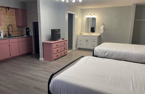Cadiz Complejo | Marina Hotel on Lake Barkley