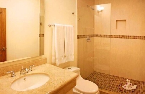 Centro Hotel | Marina Park Plaza Condos