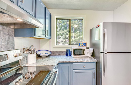 Salem Casa | Marina & Pool Access: Lovely Lake Keowee Townhome!