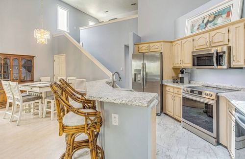 St. James Casa | Marina & Pool: Roomy Golf-View Home in Southport