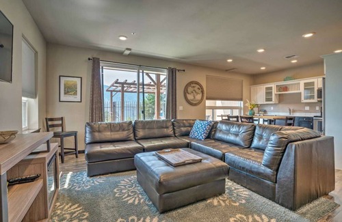 Wapato Point Condominio | Marina's Edge Condo - Pool & Spas - Marina -Town!