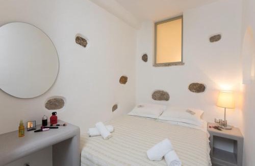 Koronos Casa | Marina's traditional stone house