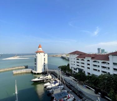 Seri Tanjung Pinang Apartamento | Marina Suite with Seafront Sunrise View