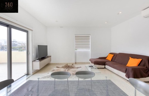Msida Apartamento | Marina VIEW APT SLPs 9 with private terrace & BBQ by 360 Estates
