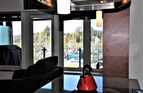 Ucluelet Condominio | Marina View