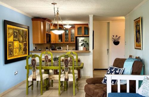 Sardinera Apartamento | Marina View Condo 2 Bed - 2 Bath Sleeps 7