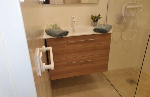 Empuriabrava Apartamento | Marina View Empuriabrava - Appartement sud-ouest au canal avec terrasse