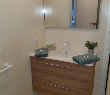 Empuriabrava Apartamento | Marina View Empuriabrava - Appartement sud-ouest au canal avec terrasse