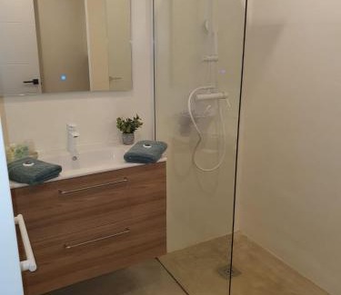 Empuriabrava Apartamento | Marina View Empuriabrava - Appartement sud-ouest au canal avec terrasse