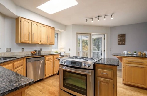 Sudden Valley Casa | Marina view lake house. Beach & Golf! Dog friendly