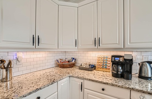 Buford Casa | Marina View Lake Lanier Islands and Margaritaville - House w/ Hot Tub & Skeeball