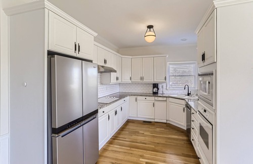 Buford Casa | Marina View Lake Lanier Islands and Margaritaville - House w/ Hot Tub & Skeeball