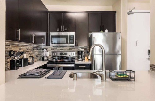 Marina del Rey Apartamento | Marina View Oasis 2 bd | Free Parking & Pool
