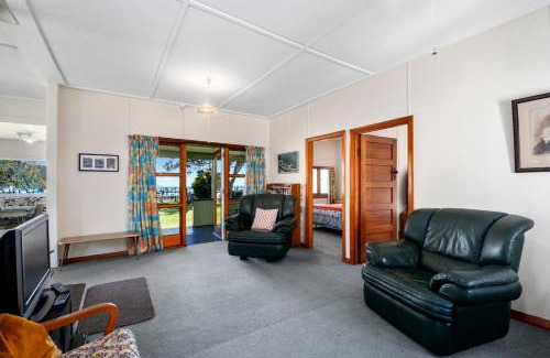 Motuoapa Casa | Marina Views - Motuoapa Bach