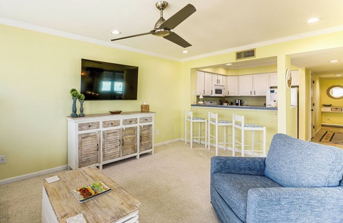 Salter Path Condominio | Marina Views, Walk to Beach: Atlantic Beach Condo!