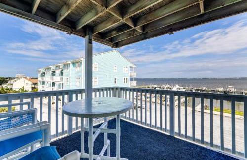 Salter Path Apartamento | Marina Views, Walk to Beach Atlantic Beach Condo!