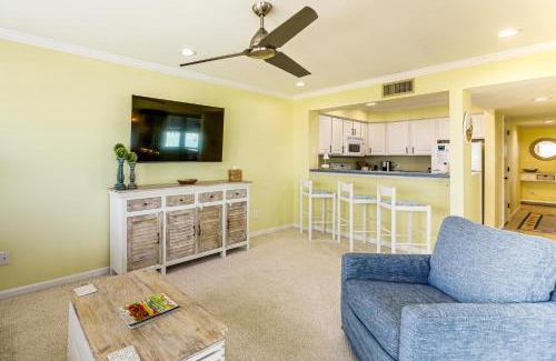 Salter Path Apartamento | Marina Views, Walk to Beach Atlantic Beach Condo!
