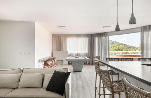 Ponta das Canas Apartamento | Marine Home & Resort - Cobertura 4Q pé na areia