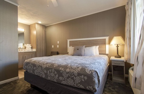 Lake George Hotel | Marine Village Resort