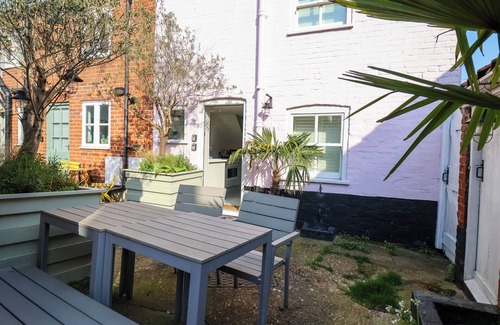 Aldeburgh Cabaña | MARINERS COTTAGE, pet friendly, country holiday cottage in Aldeburgh