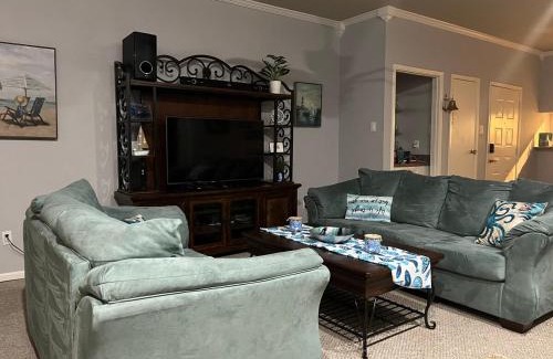 El Lago Apartamento | Mariners Village Tranquil Condo