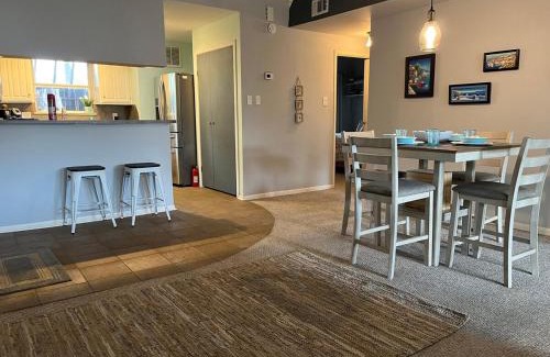 El Lago Apartamento | Mariners Village Tranquil Condo