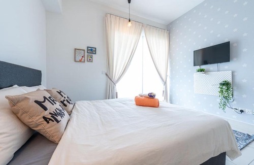 Sungai Buloh Apartamento | @Mario direct MRT link & 50m infinity pool with jacuzzi