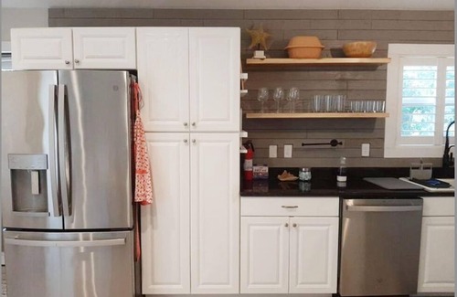 Sneads Ferry Cabaña | Mariposa Coastal Cottage, minutes to N Topsail Beach, and Chadwick Bay, NC