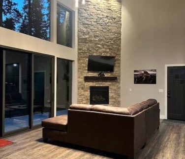 Fish Camp Villa | Mariposa Grove Creekside Retreat