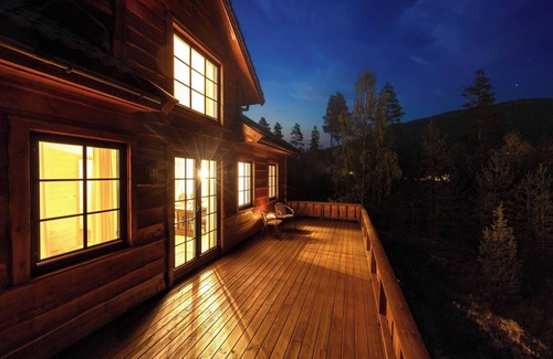 Vradal Casa | Marit's Hytte is a typical Norwegian holiday home, suitable for 6 to 8 people. Enjoy the fantastic view from the spacious veranda of this house.