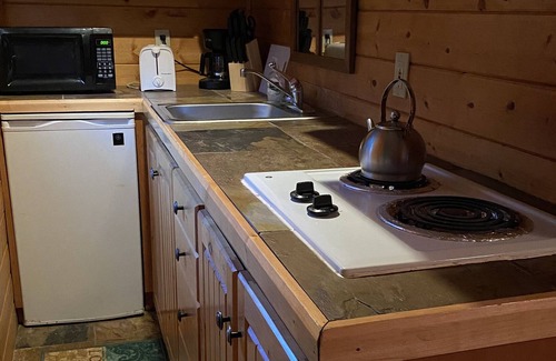 Mammoth Creek Casa | Marjos Cabin at the Lake