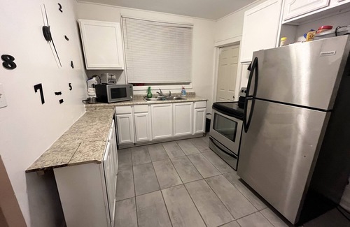 Inkster Casa | Mark twain Great for small gatherings 5-bedroom house with WiFi 420 friendly