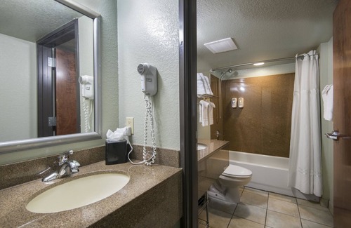 Hillcrest Hotel | Markham House Suites - Little Rock Medical Center