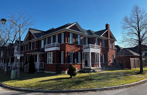 Markham Casa | Markham Spacious New Bedroom ~ Close 2 Everything