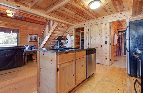 Gatlinburg - Pigeon Forge Cabina | Marlene's Hideaway by Jackson Mountain Rentals