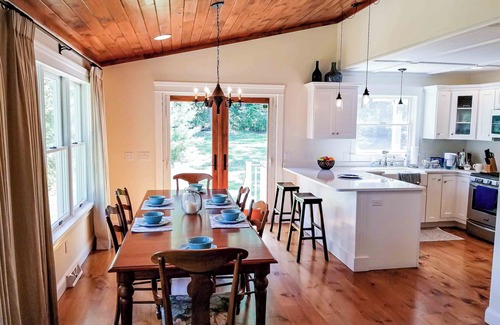 Queensbury Casa | Marley's Cove on Glen Lake