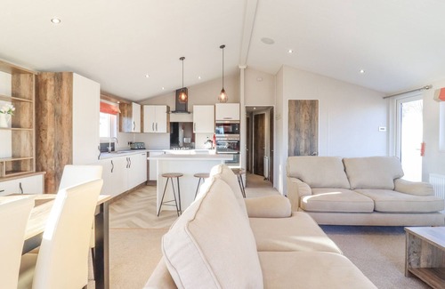 New Romney Cabaña | MARLIE LODGE, family friendly, with pool in New Romney