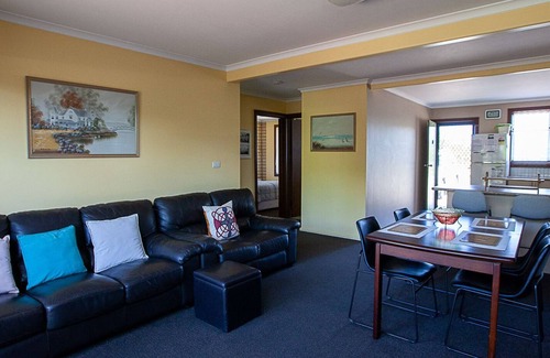 Bermagui Apartamento | MARLIN WATERS 10: 10/8 Narira Street- Junto al río, ideal para familias o pescadores.