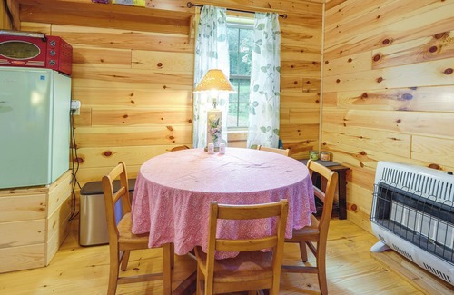 Marlinton Cabina | Marlinton Cabin Rental w/ Greenbrier River Access!