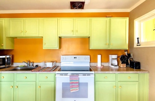Twentynine Palms Casa | "Marmalade Skies" charming Desert Retreat, with AC, WiFi