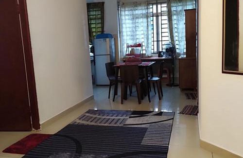 Kota Kinabalu Apartamento | Maroon House UA Homestay Sepanggar Kota Kinabalu